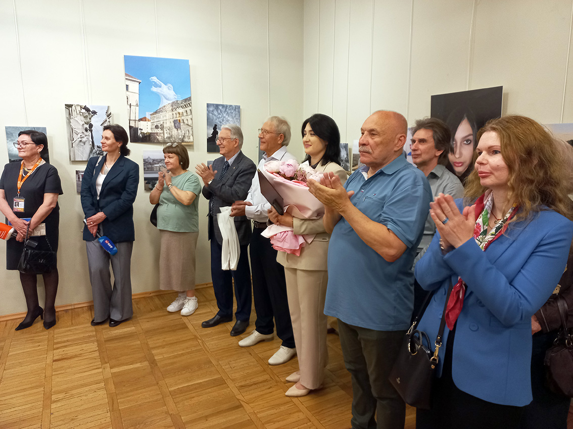 Персональная выставка фоторабот «За гранью видимого» Светланы и Эмилии Крузе