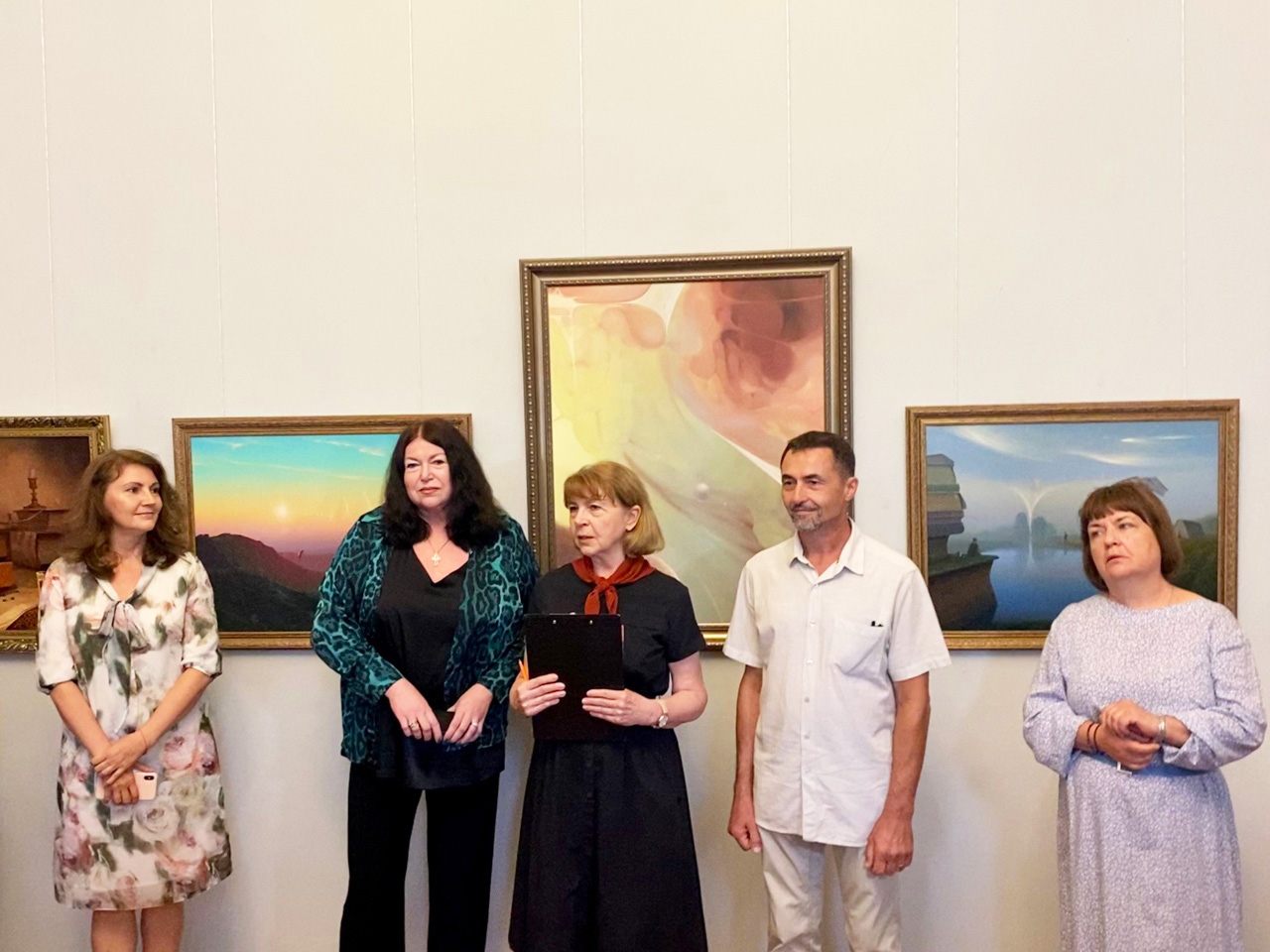 В Ростове-на-Дону открылась выставка всемирно известного художника сюрреалиста Виктора Брегеды 