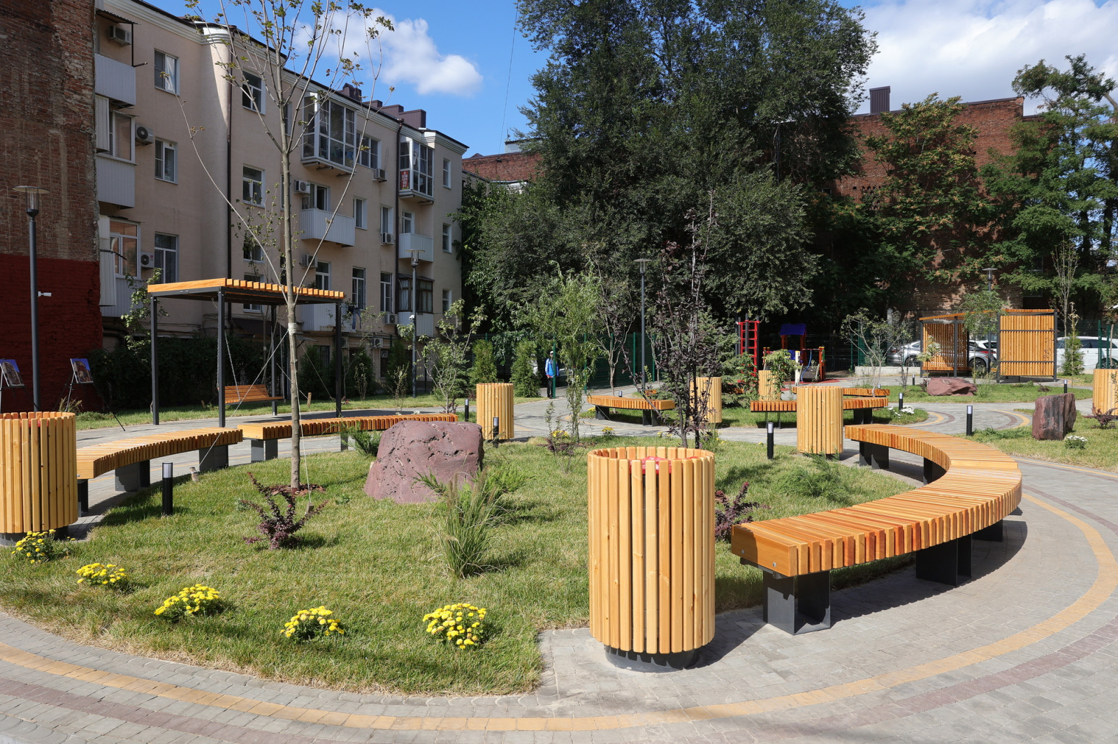 В Ростове-на-Дону открыли визит-центр для туристов и новый сквер &laquo;Кленовый дворик&raquo;