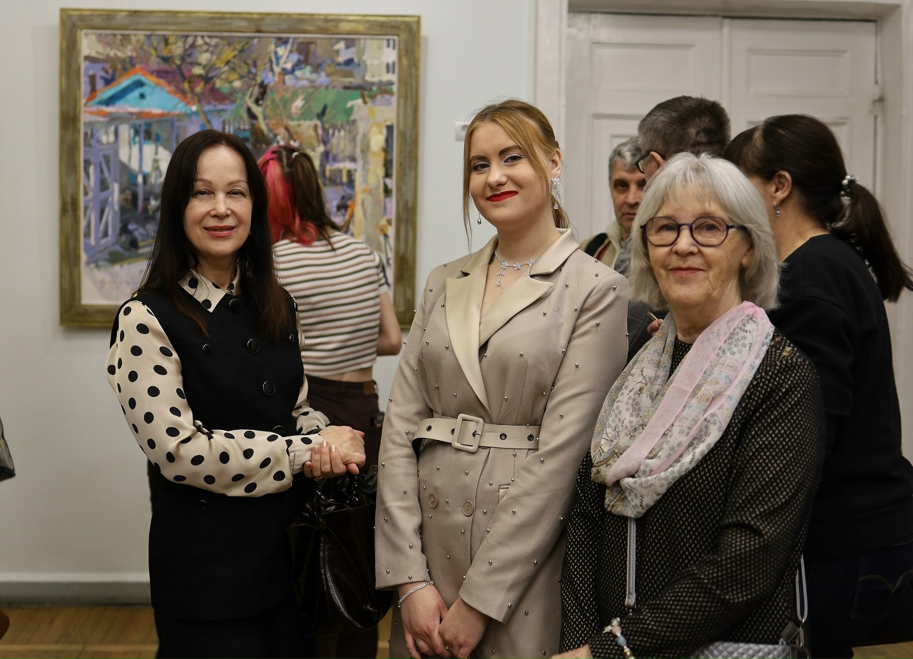 Солнечный Крым приехал в Ростов! В РОМИИ открылась персональная выставка художника Ольги Григорьевой-Климовой