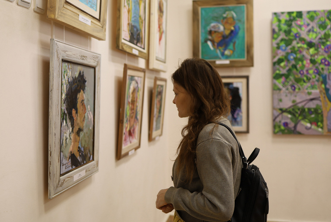 Солнечный Крым приехал в Ростов! В РОМИИ открылась персональная выставка художника Ольги Григорьевой-Климовой