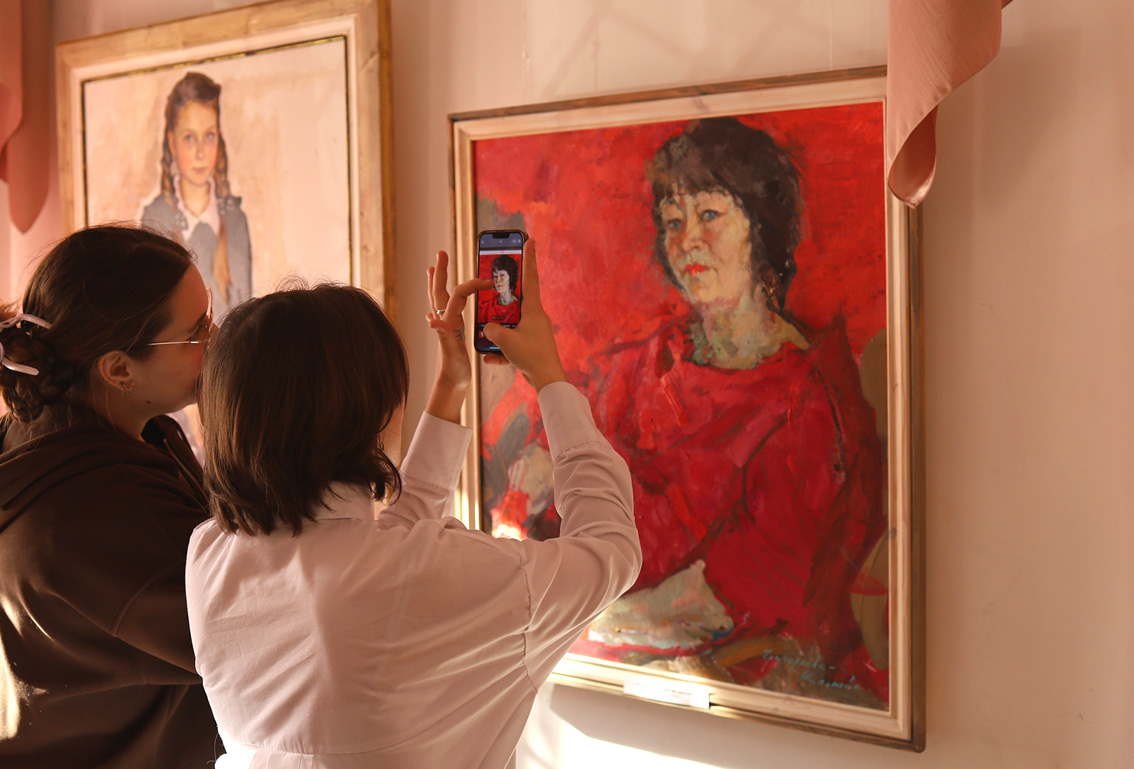 Солнечный Крым приехал в Ростов! В РОМИИ открылась персональная выставка художника Ольги Григорьевой-Климовой