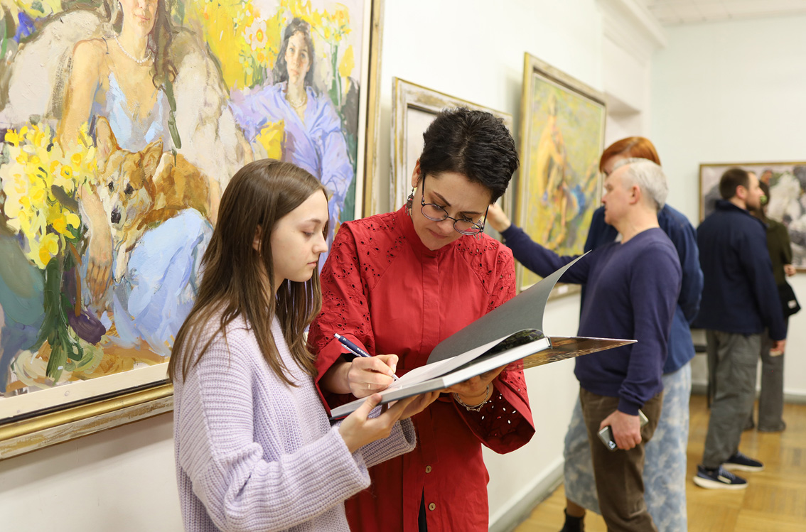 Солнечный Крым приехал в Ростов! В РОМИИ открылась персональная выставка художника Ольги Григорьевой-Климовой