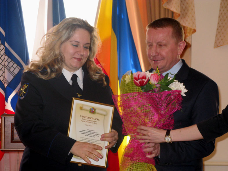 Сергей Горбань наградил ростовчанок, которые добились успехов в разных сферах деятельности