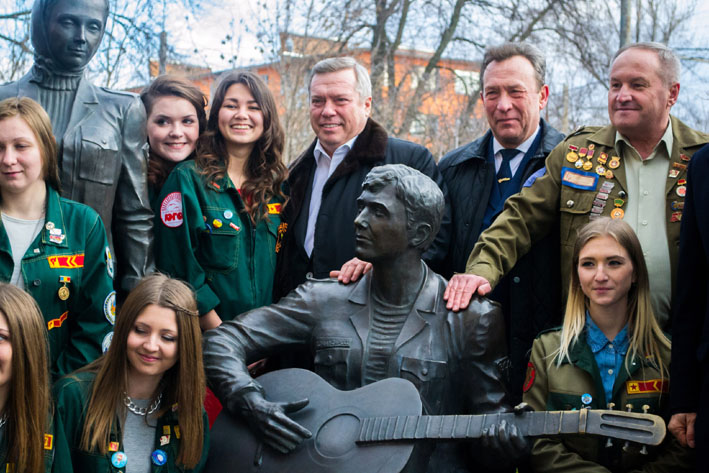 Ростов отметил государственный праздник День российских студенческих отрядов и подвел итоги с Губернатором области