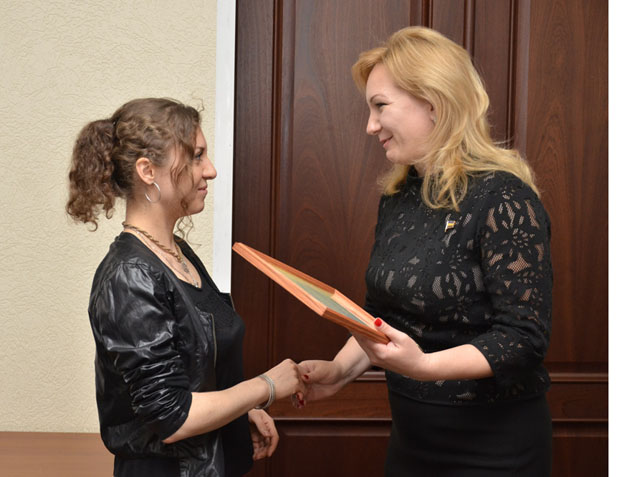 В Донском парламенте чествовали волонтёров, оказавших помощь беженцам из Донбасса